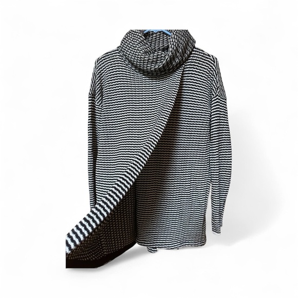 CAbi Fergie Turtleneck Style 3167 Top Small - Picture 3 of 6